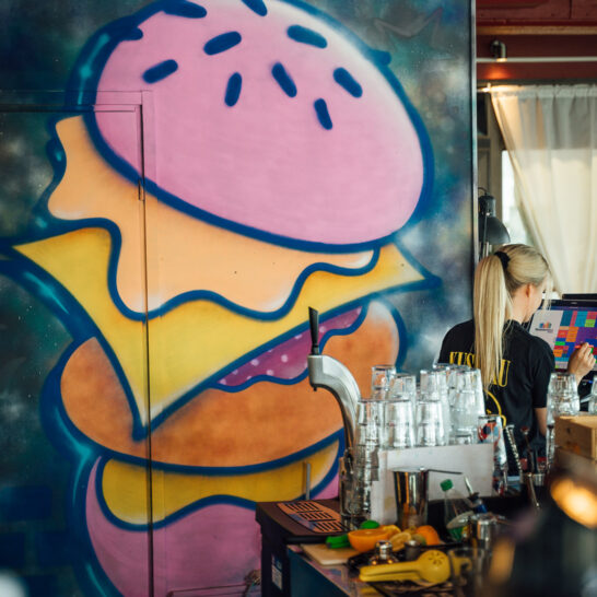 Graffiti-burger ravintola Kusmikussa