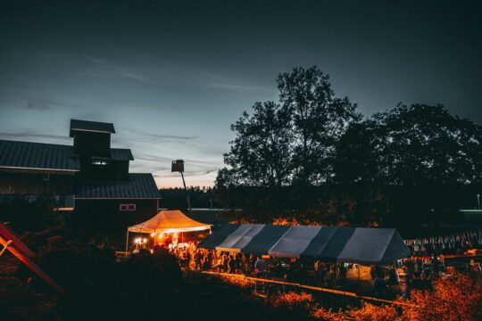 Multamäkifest tapahtumateltta illalla