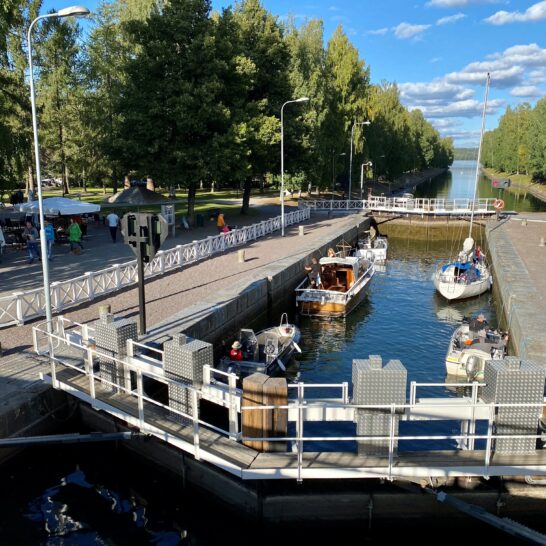 Veneet Vääksyn kanavassa