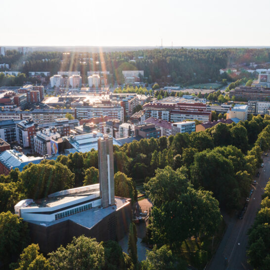 Ilmakuva Lahdesta, Ristinkirkko etualalla