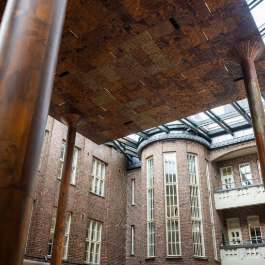 Lahden kaupungintalon katettu sisäpiha