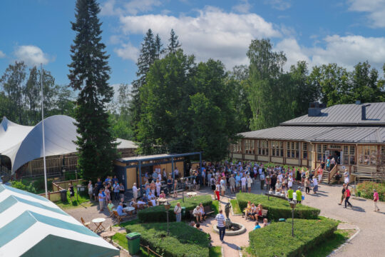 Heinolan kesäteatterin sisäpihaa