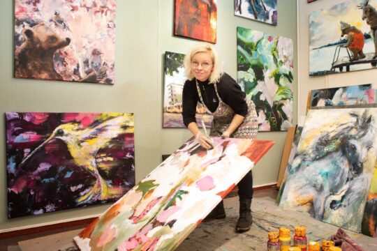 Taiteilija Teija Kosenius