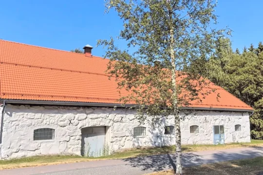 Sipuran navetta tieltä kuvattuna